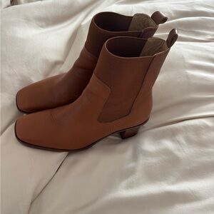 Chic Tan Ankle Boots